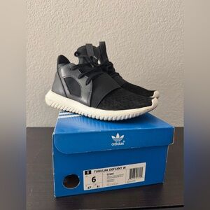 Adidas Tubular Defiant Black White Soles Casual Trendy Sneakers 6 6.5US